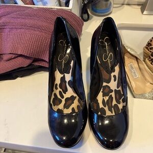 Jessica Simpson pumps